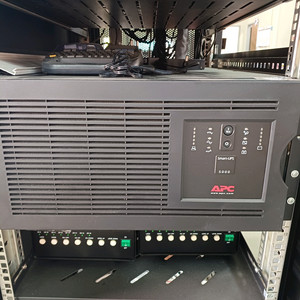 APC SMART UPS 5000