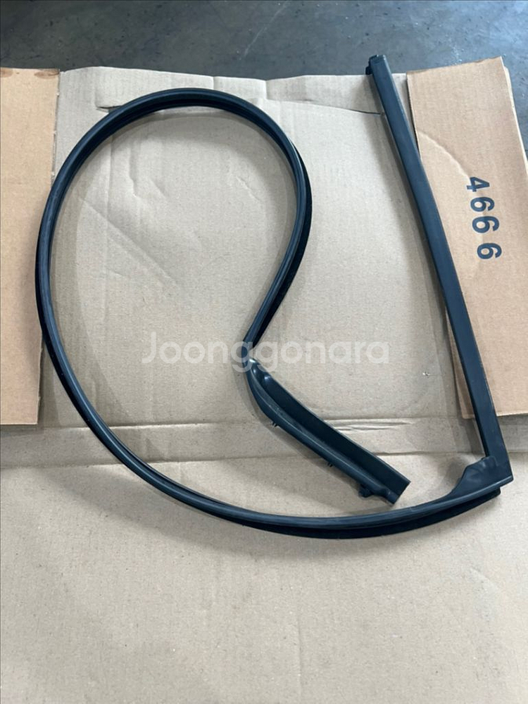 e60 m5 도어 유리 몰딩 조수석 뒷문--1