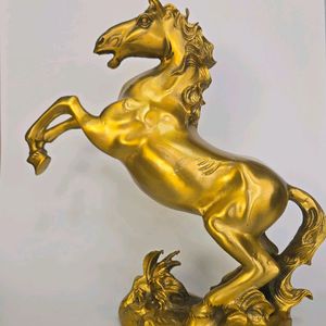 황금색 황동 말 작품