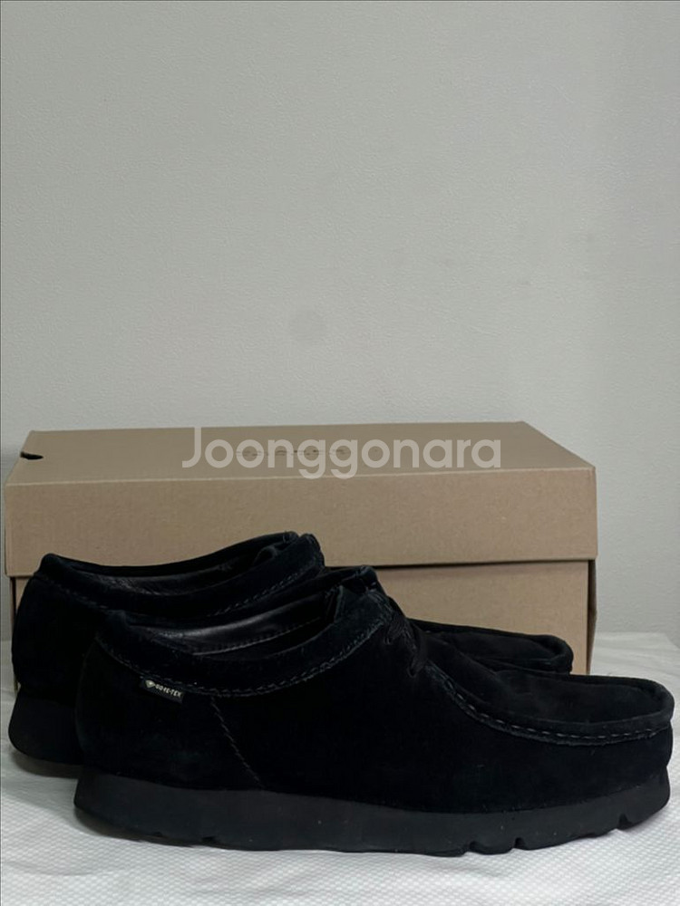 클락스 왈라비 GTX 고어텍스 블랙 스웨이드--1