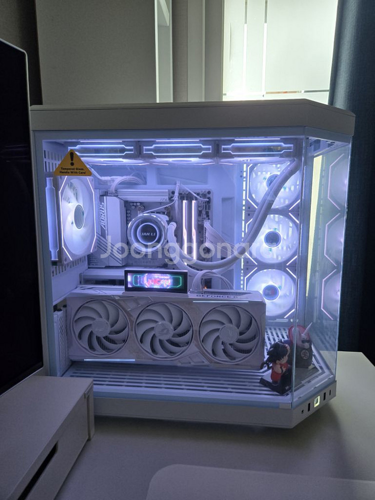 HYTE Y70 라이젠7 9700x RTX4070S 올--2