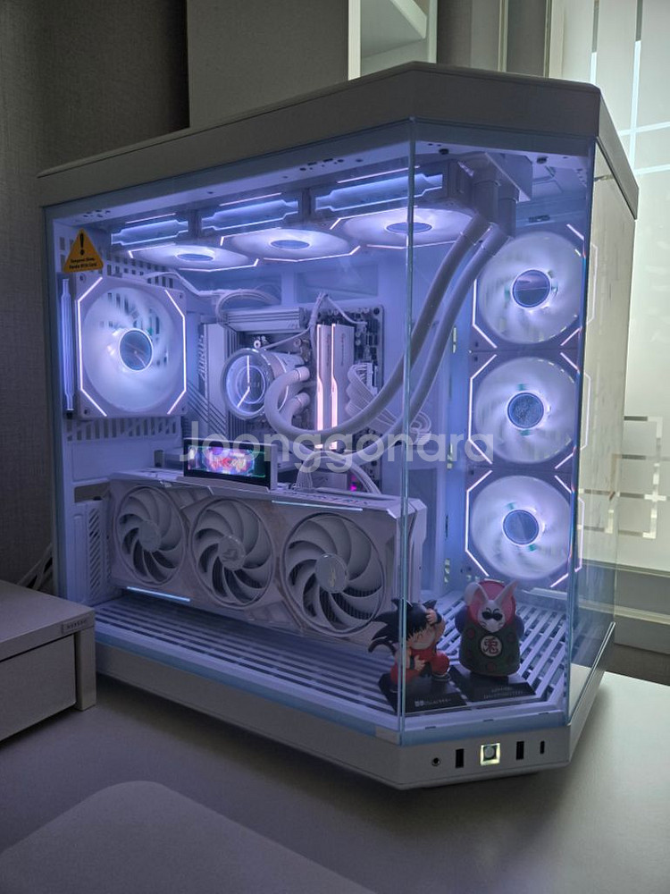 HYTE Y70 라이젠7 9700x RTX4070S 올--0