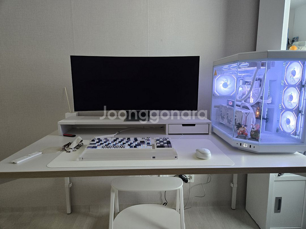 HYTE Y70 라이젠7 9700x RTX4070S 올--3