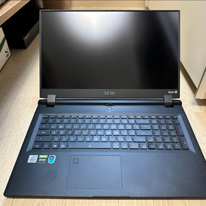 기가바이트 AERO 17 HDR KB (+키크론 K3)