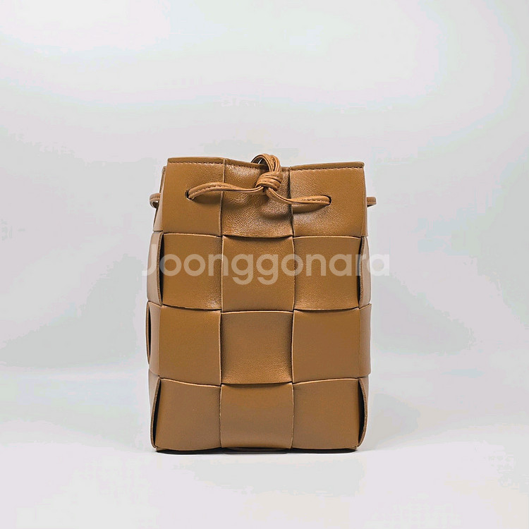보테가베네타 카세트 버킷백 스몰--4