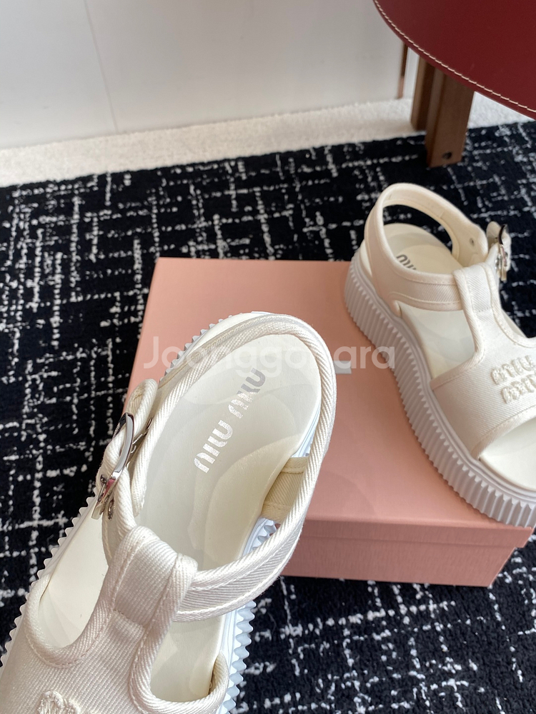 MIU MIU 2025 S/S 모노그램 샌들--5