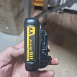 디월트레이저배터리팩 보조배터리 비상배터리