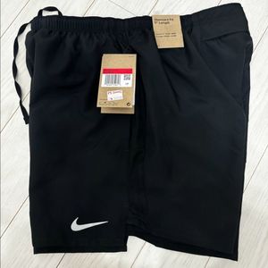 새상품 나이키 드라이핏 러닝 쇼츠 5인치 라지CZ906