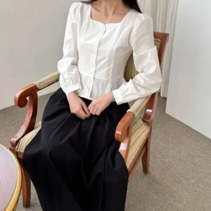 스퀘어넥 블라우스 블랙 1번입음