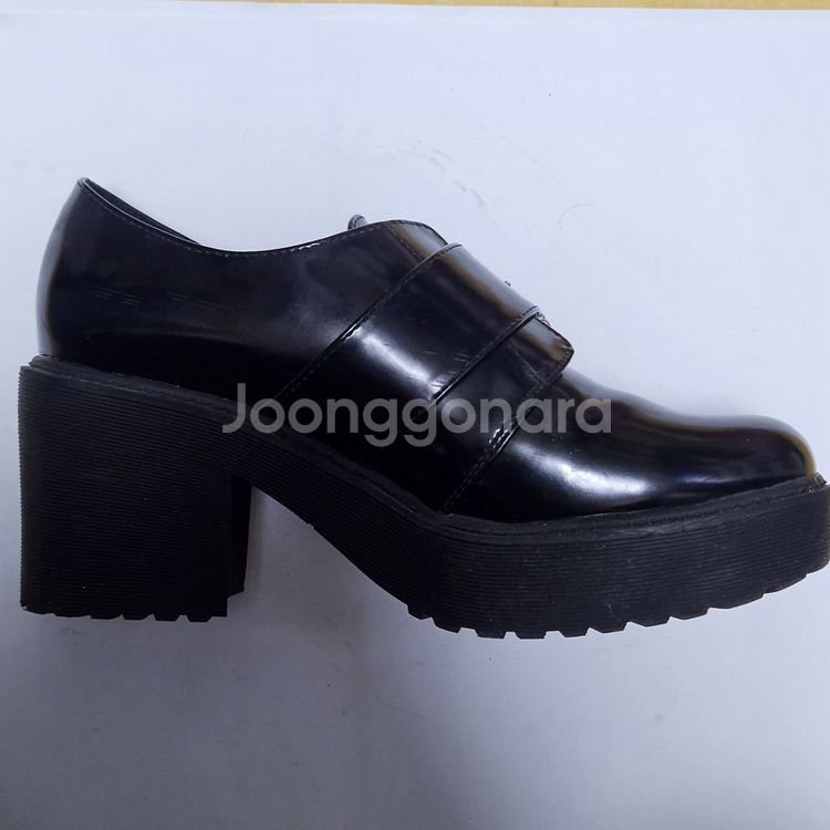 [미사용]버쉬카 Bershka 여자 통굽 청키 로퍼--3
