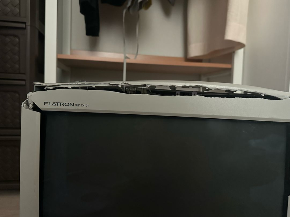 15인치 crt 모니터 (프레임 파손ㅇ) 이미지