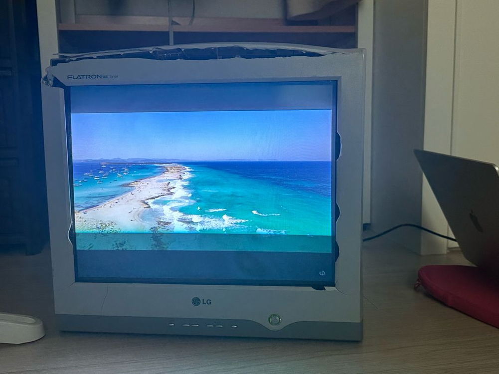 15인치 crt 모니터 (프레임 파손ㅇ) 이미지