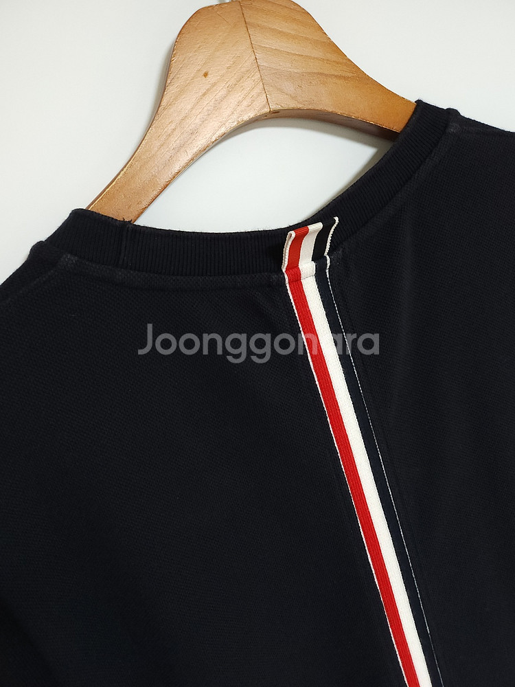 [2] 톰브라운 네이비 백삼선 히든 반팔티셔츠 MJS0--1