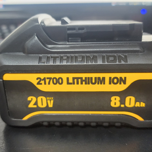 디월트 8AH 배터리