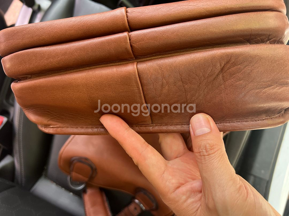 포터 가죽 메신져 크로스백 팝니다.--3