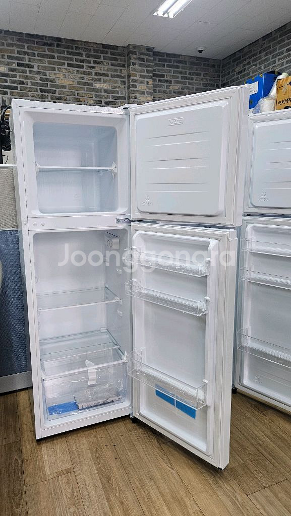삼성냉장고 소형 새거같은 중고입니다--1