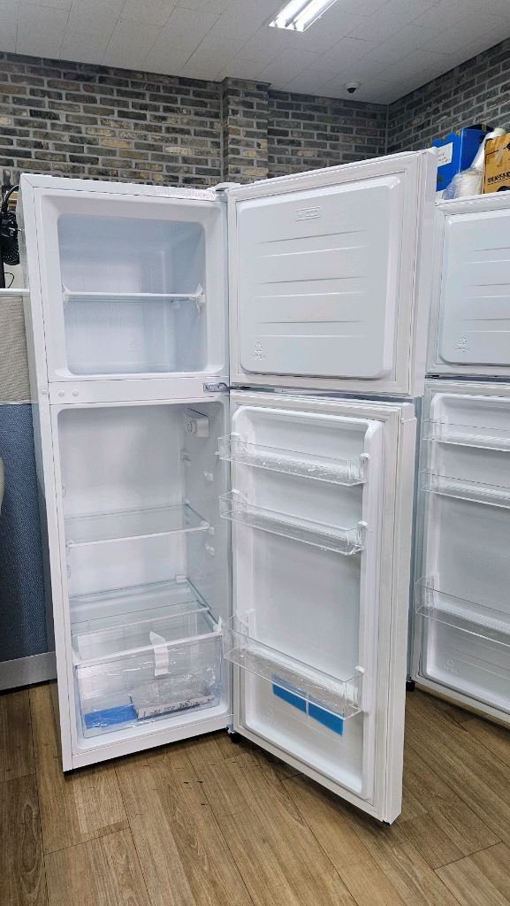 삼성냉장고 소형 새거같은 중고입니다 이미지