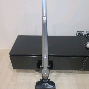 일렉트로룩스 무선청소기 ZB3412(1시간32분작동)