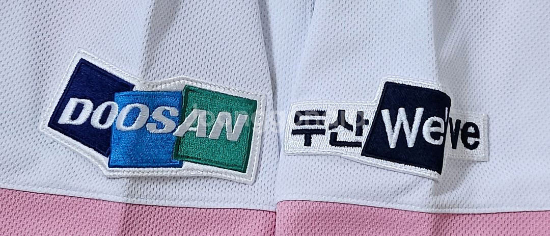 두산베어스 스카이라인 퀸즈데이 핑크 유니폼(이종욱)--2