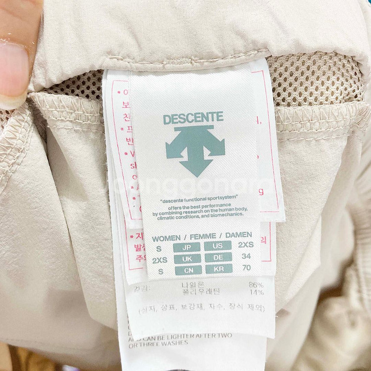 데상트 여성 밴딩스포츠숏츠 베이지 S 진스센스--3