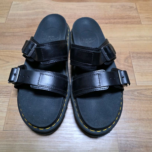 닥터마틴 마일즈 슬리퍼 판매 합니다