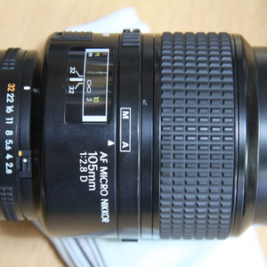 니콘 af105mmf2.8d마크로 판매합니다..