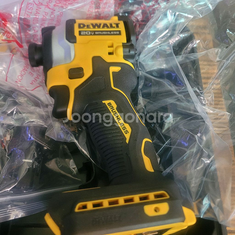 디월트 dcf850 임팩드라이버입니다--1