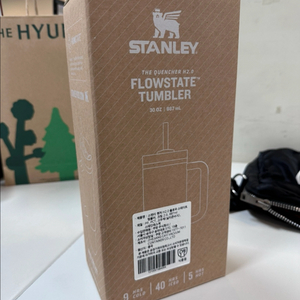 스텐리 퀜처 텀블러 크림색상 팝니다