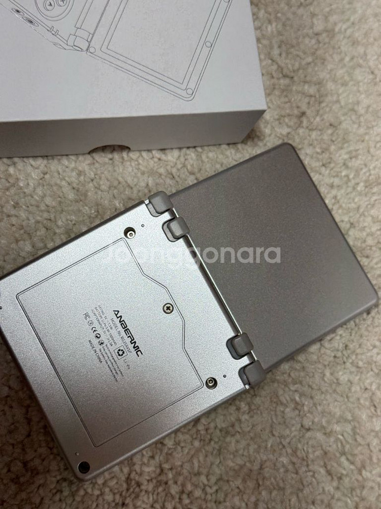 앤버닉 Anbernic RG35XXSP 실버 팝니다.--3