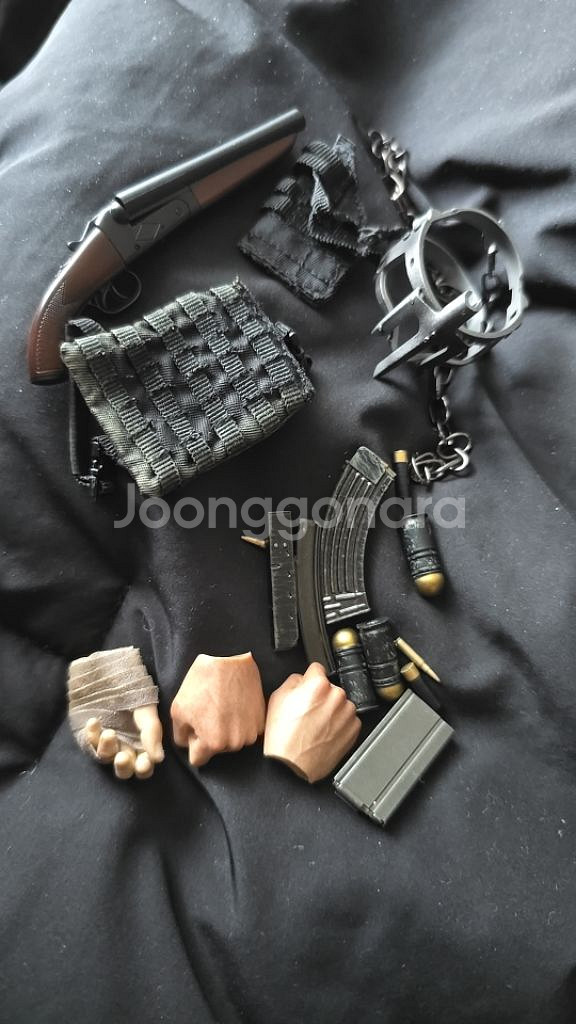 프레젠트 토이즈 매드 맥스 톰 하디 피규어--3