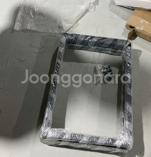 (새상품) 원목 테이블 팝니다.--2