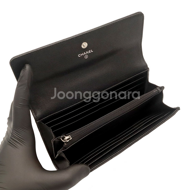 샤넬 블랙 캐비어 엔틱 은장 보이 샤넬 장지갑--3