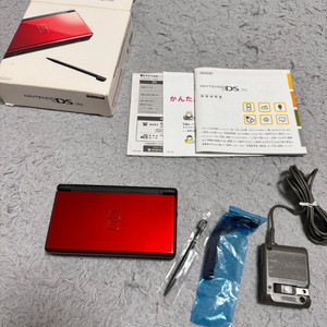 닌텐도 ds lite crimson/black 색상입니