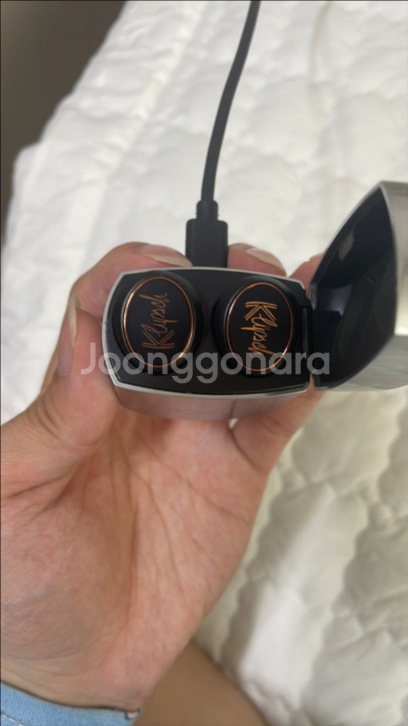망가진 클립쉬 T5 True Wireless 팝니다--1