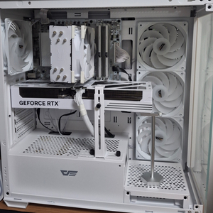 7800x3d 5070ti 화이트 완본체 팝니다