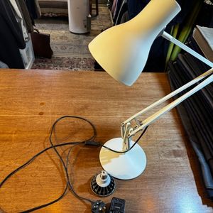 앵글포이즈 스탠드 조명