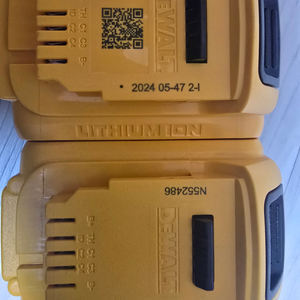 디월트 충전 배터리 DCB184 20V5A 2개
