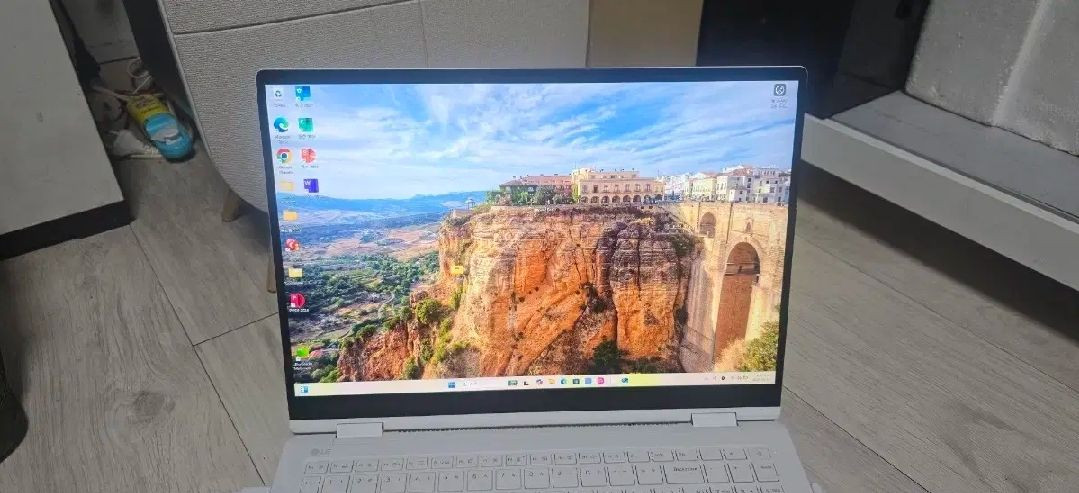 LG그램 360 울트라5 애로우 레이크 H225 이미지