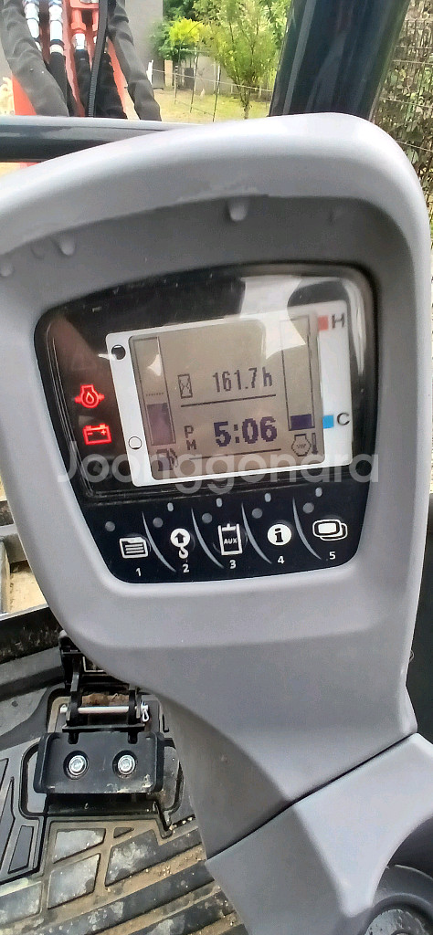 35굴삭기 23년식 161시간 코끼리집게자가용--3