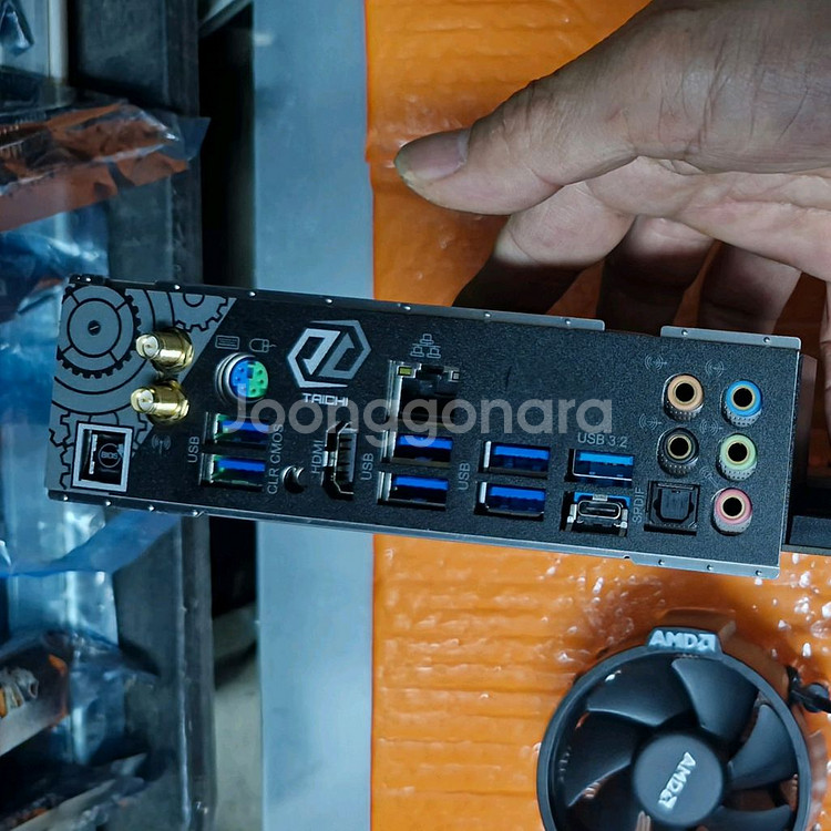 Asrock X570 Taichi--1