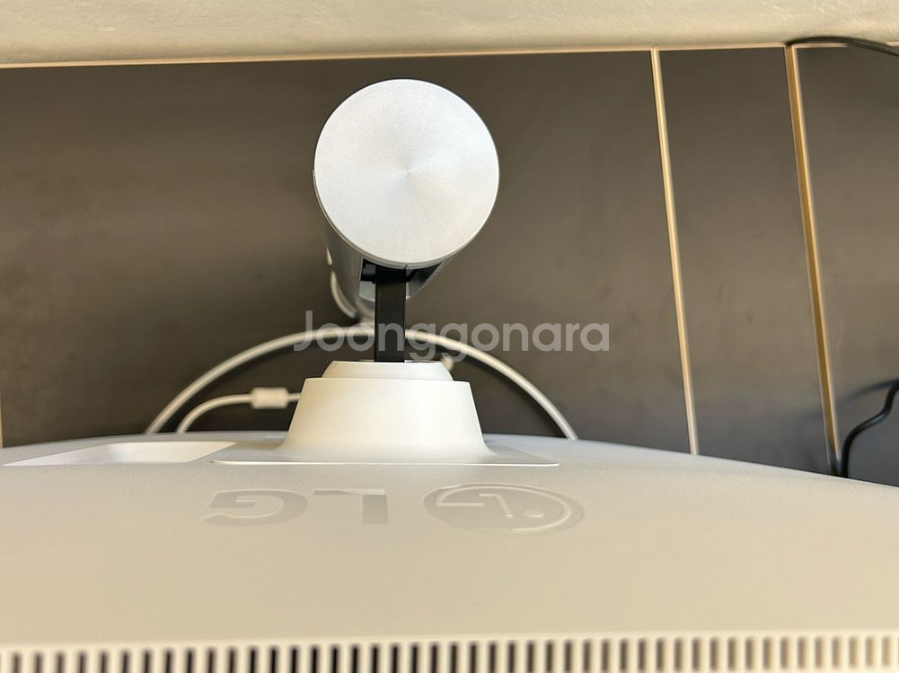 LG 27UP850N 4K 모니터 팝니다--2