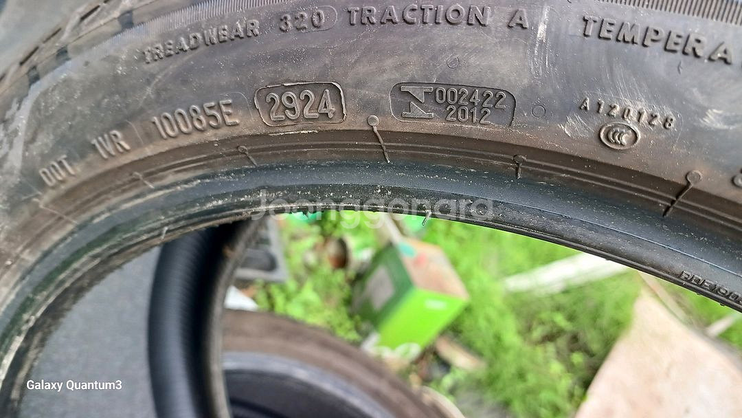 2554020 브릿지스톤 중고타이어 A급 2본팝니다--1