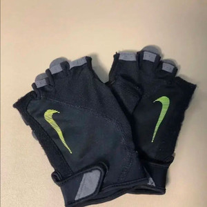 나이키 엘리멘탈 헬스장갑+몬스터 스트랩