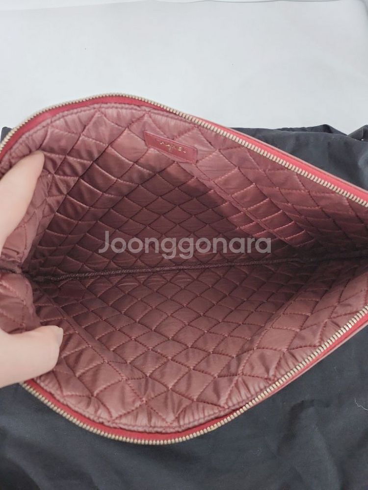 샤넬 버건디 램스킨 보이 금장 클러치백 라지--6
