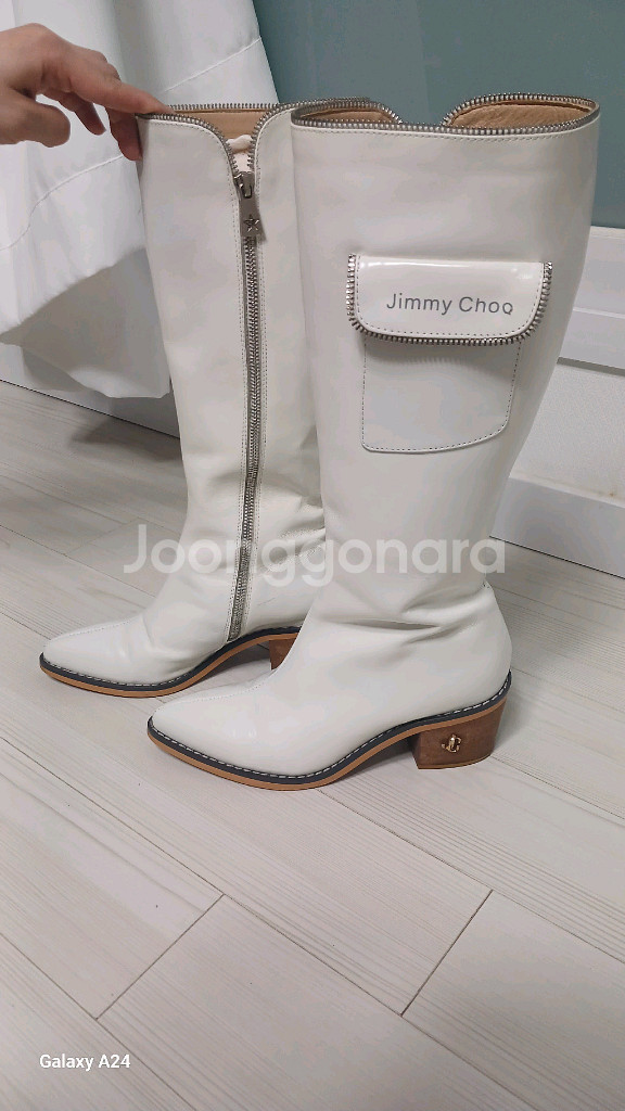 Jimmy Choo 지미추 화이트 지퍼 롱부츠(37/2--0