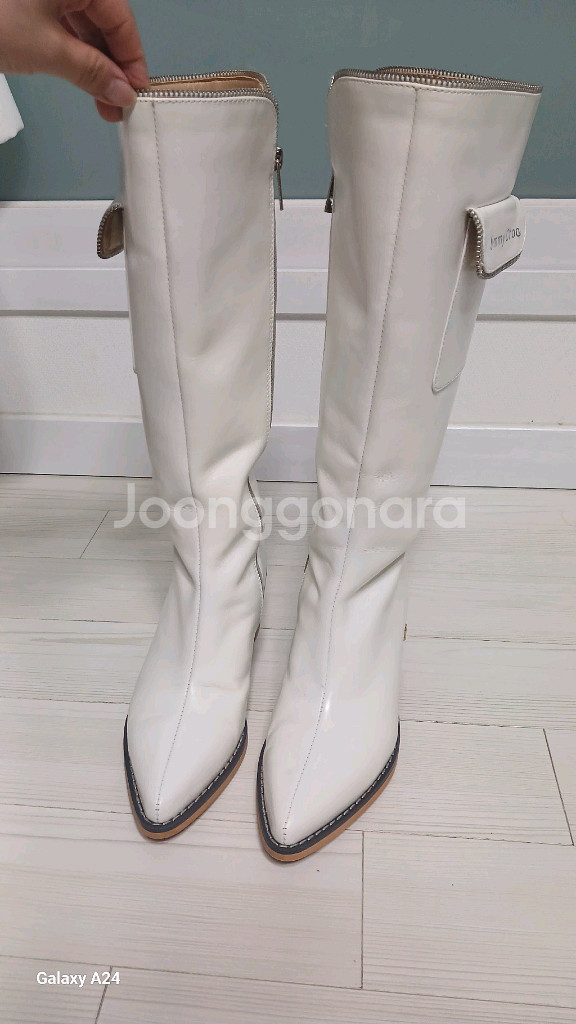 Jimmy Choo 지미추 화이트 지퍼 롱부츠(37/2--1
