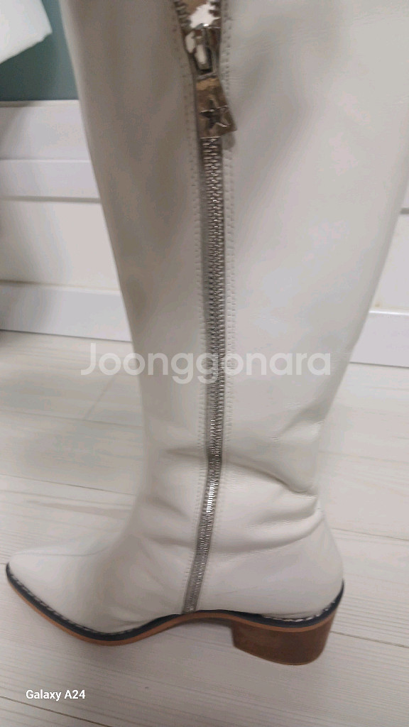 Jimmy Choo 지미추 화이트 지퍼 롱부츠(37/2--3