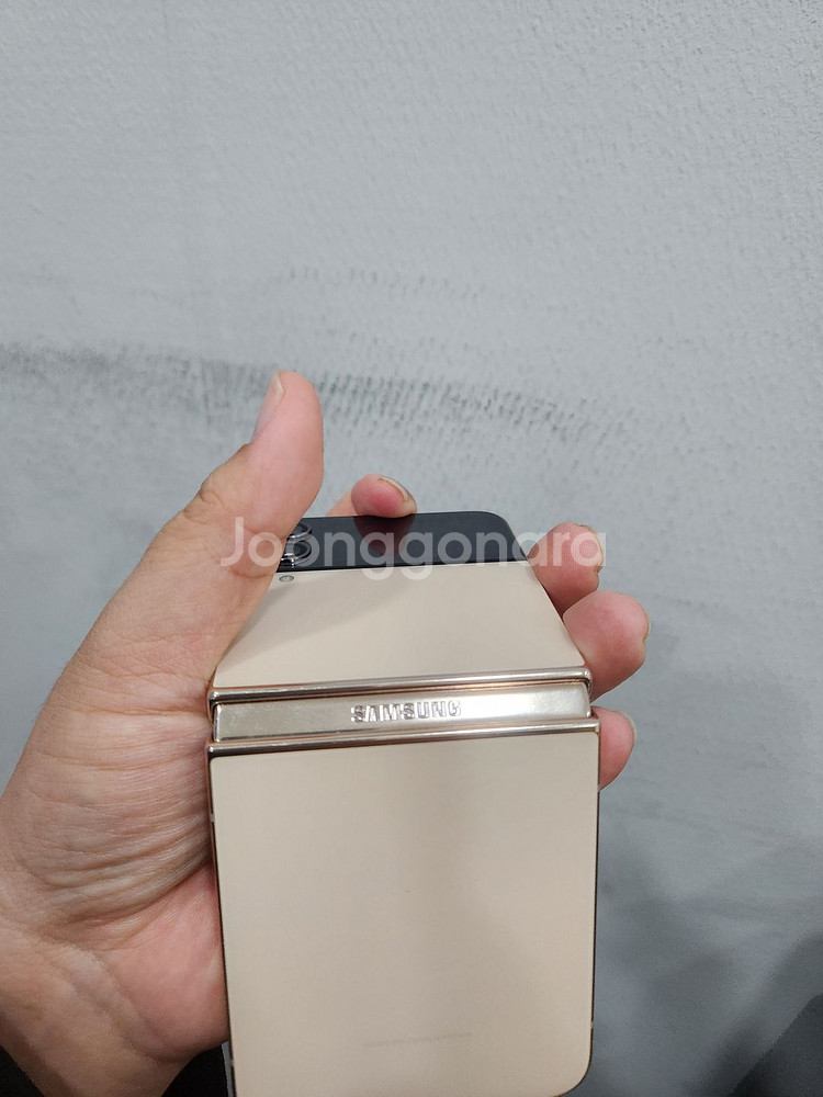 갤럭시 Z플립4 핑크골드 256기가 팔아요--2