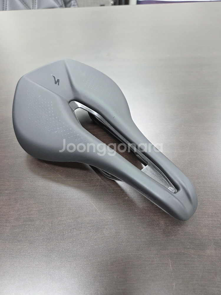스페셜라이즈드 파워콤프 안장(143mm) 판매합니다.--1
