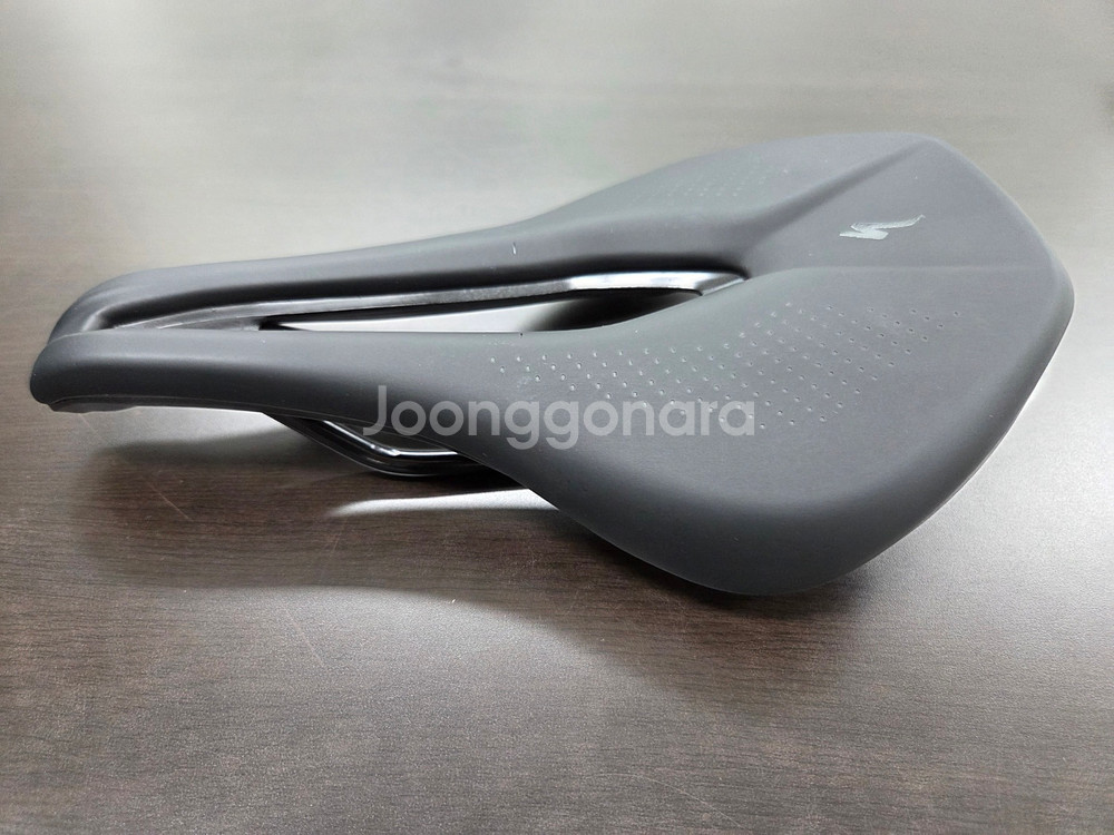 스페셜라이즈드 파워콤프 안장(143mm) 판매합니다.--0